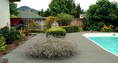 2836 Crystal Dr, Medford, OR 97504 - photo 7