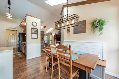 This farmhouse bench stays in this beautiful kitch