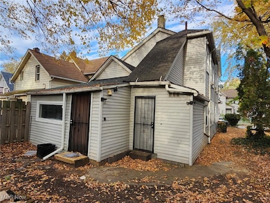 1432 E 52nd St, Cleveland, OH 44103 - photo 3