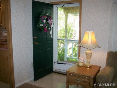 Front Door /  Side Entry to LR