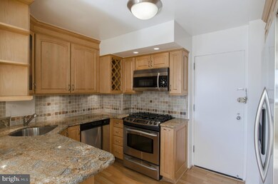 Watergate East Residences unit 602-N, Washington, DC 20037 - photo 4