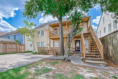 Welcome to 1820 Banks #1! Shared yard with gated e