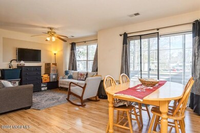 09_405BrookviewCt_369001_DiningRoom_Smal