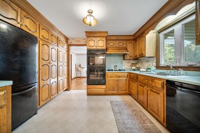 386 Forest St, Methuen, MA 01844 - photo 6