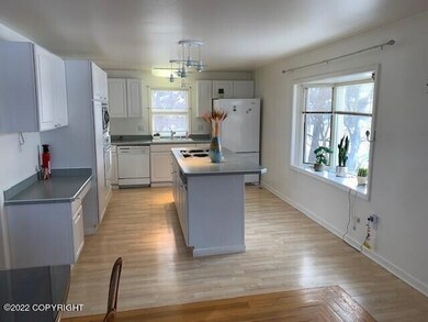 1045 N Kitchen