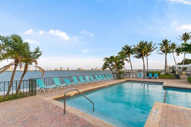1050 Lake Shore Dr-large-003-001-Justin