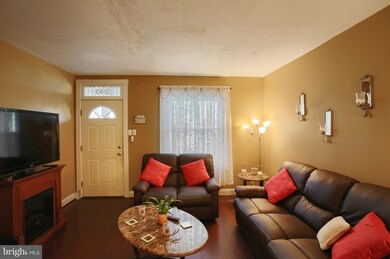 1633 Locust St, Reading, PA 19604 - photo 2