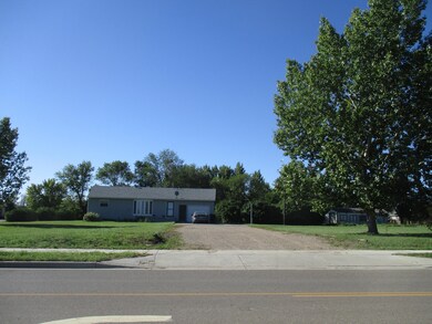 222 42nd St E Front<|><|>