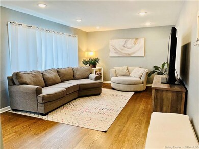 15 Robin Rd, New Albany, IN 47150 - photo 2