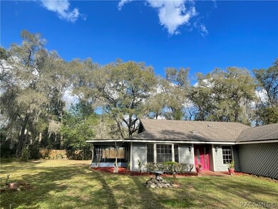 Waterfront community of River Lakes Manor