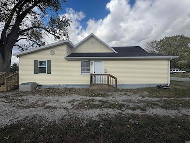216 N Plum St, Albany, IN 47320 - photo 2