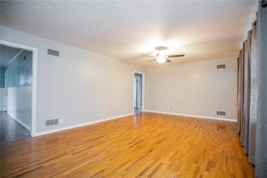 704 NW A St, Bentonville, AR 72712 - photo 2