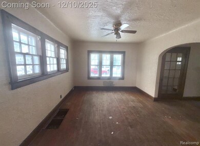 409 Gilbert St, Jackson, MI 49202 - photo 6