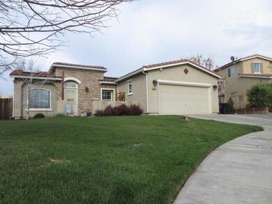 654 N Maurer St, Porterville, CA 93257 - photo 4