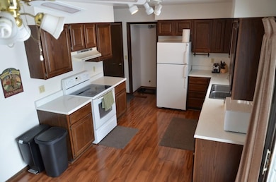 201 Hilltop Cir, Brooklyn, WI 53521 - photo 5