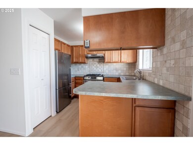 750 Queens Ave, Creswell, OR 97426 - photo 7