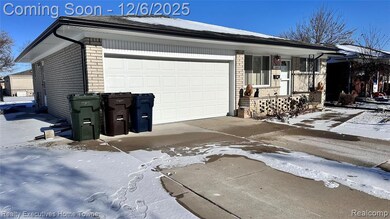 12215 Bliss Ct, Sterling Heights, MI 48312 - photo 2