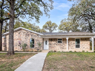 632 Melbourne Ct, Hurst, TX 76053 - photo 2