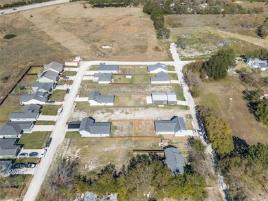 308 N Helton St, Randolph, TX 75475 - photo 5