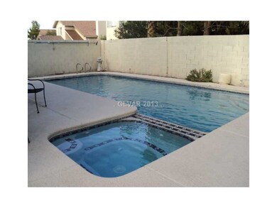 Swimming Pool/Hot Tub/Sauna. Recently re-plastered