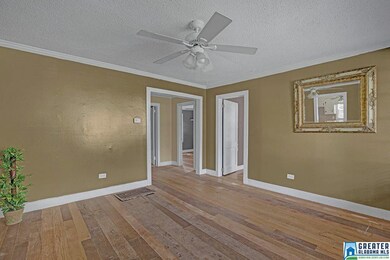 Woods flooring, ceiling fans, nice colors