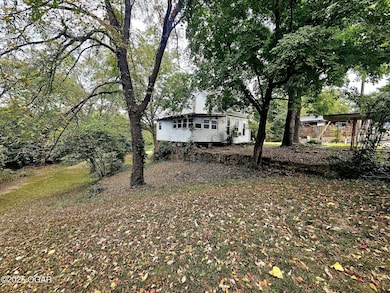 444 E 8th St, Baxter Springs, KS 66713 - photo 3