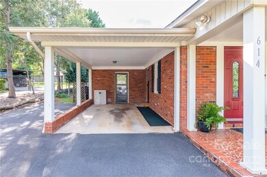 614 Greenway Dr, Statesville, NC 28677 - photo 3