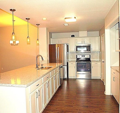 Kitchen with appliances with stainless steel fini