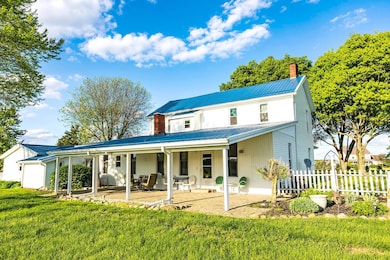 18525 Commercial Point Rd, Circleville, OH 43113 - photo 2