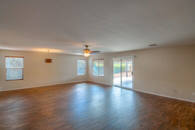 5 Living Room photo a