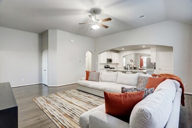 1667 Morgan Trail Dr, Alvin, TX 77511 - photo 6