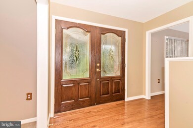 6594 Streamwood Ct, Sykesville, MD 21784 - photo 2