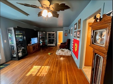 390 E Gray St, Martinsville, IN 46151 - photo 2