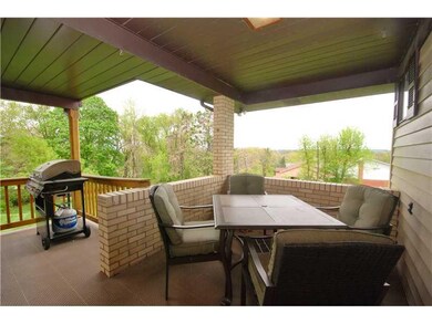 Patio/Deck. Sliding doors from the Dining/kitchen 