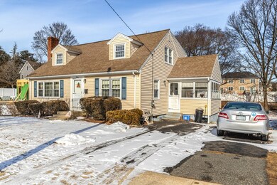 15 Utica St, Woburn, MA 01801 - photo 3