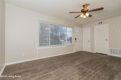 004-photo-living-room-10448791