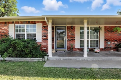 6061 Sunset Dr, Guymon, OK 73942 - photo 3