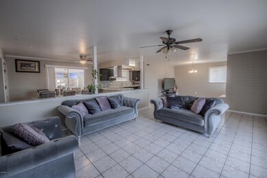 Spacious Livingroom
