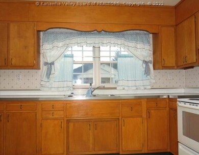 213 95th St, Charleston, WV 25315 - photo 4