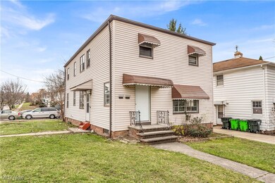 View of front facade featuring a front yard