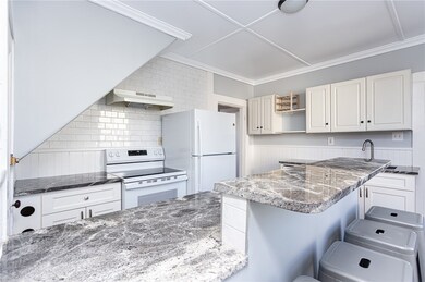 11 Newport Ave unit 2, Newport, RI 02840 - photo 2