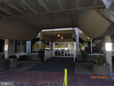 Green Hill Condominiums unit E-907, Wynnewood, PA 19096 - photo 3