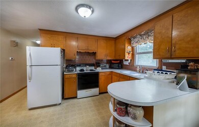 301 Harriet Ln, Cumberland, RI 02864 - photo 4