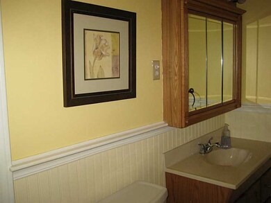 152 King St, Warwick, RI 02886 - photo 4