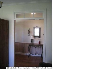 Dining room to Foyer
