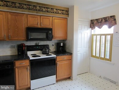 4031 Bradford Cir, Mount Joy, PA 17552 - photo 2