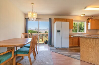 632 N Grover Place, East Wenatchee, WA 98802 - photo 4