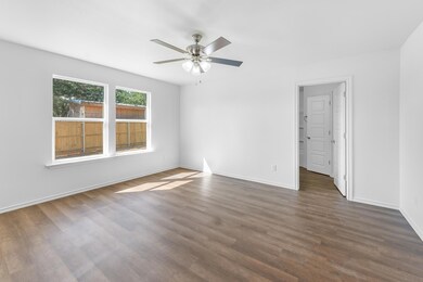 811 Pease River Dr, Granbury, TX 76048 - photo 6