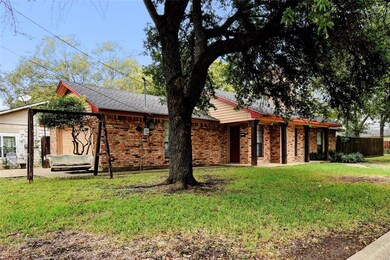 1500 N Gaines St, Ennis, TX 75119 - photo 2