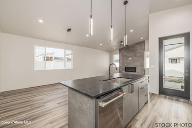 6 KITCHEN ISLAND